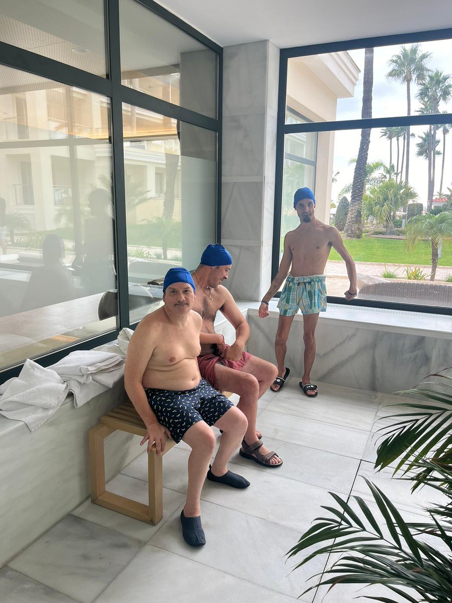 CiudadaniaUpace's tweet photo. Esta tarde / noche hemos disfrutado de circuito de #spa con su correspondiente #cena. En el @hipotels Barrosa Palace. Sus instalaciones son impecable, el personal del hotel super atento a lo que necesitemos en cada momento y el buffet no hemos visto otro mejor.

@UPACESanFdo https://t.co/E6dAb2boks