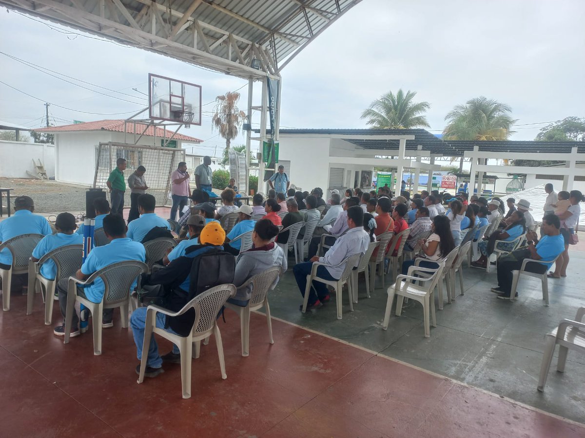 Agricultura_CZ5's tweet photo. #Guayas| En #PedroCarbo llevamos a cabo la socialización del proyecto #CampoSeguro a presidentes de organizaciones de Pedro Carbo e Isidro Ayora. 
Esta herramienta implementa políticas y herramientas destinadas al aseguramiento de los sectores productivos agropecuarios. https://t.co/yBju9l9fKw