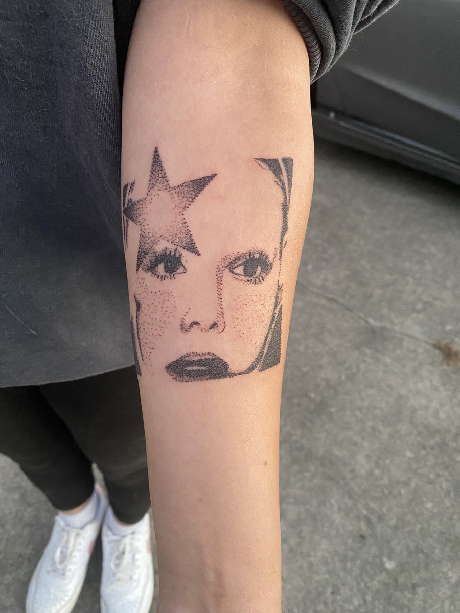 rainpersonator's tweet photo. my newest tattoo. The great impersonator herself 🎱🌟@halsey I need u to see this https://t.co/aFhE7H7Kby