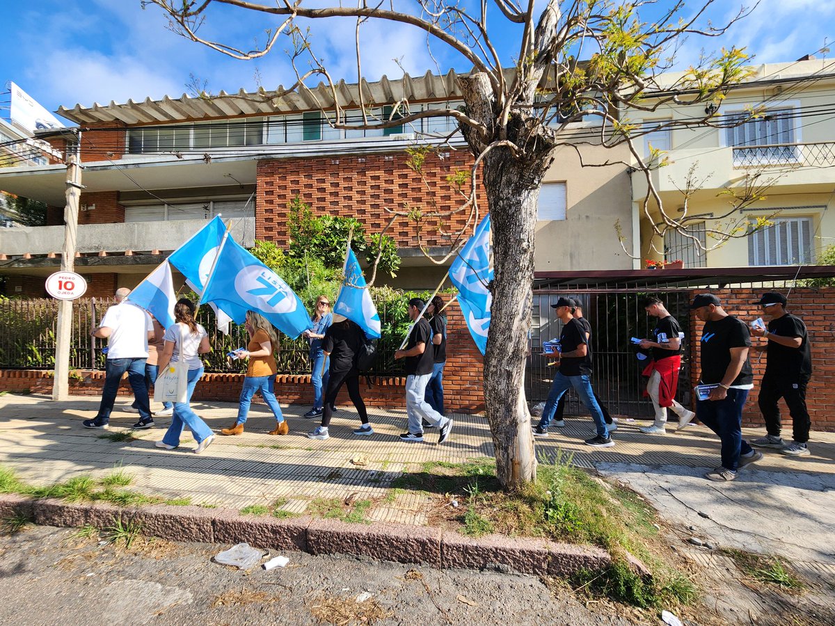 guzmanhc95's tweet photo. La barra de la @lista71 en Malvín siempre al firme y comprometida con el @Herrerismo 💪🏼 https://t.co/wNV3sRY8yM