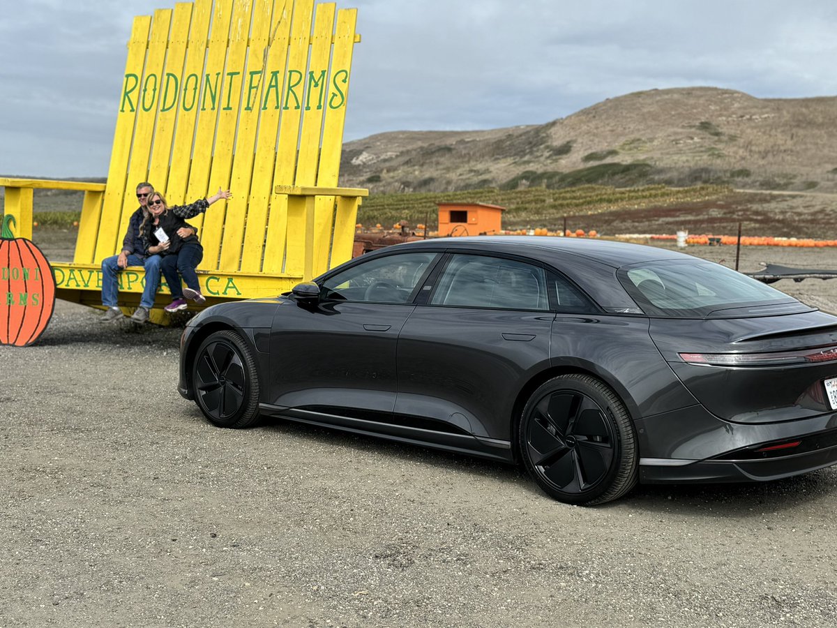 SVTAGS's tweet photo. Ended our test drive with the Lucid Air in Davenport CA & https://t.co/c2fylF3tUg w/This model of the Lucid &  base price was lower, but the performance was not... 0 to 60 was so fast @4+ seconds. 

The interface was interesting and lost of leg room for my hubby who is 6'3" tall (he love how big the interior was)! #Lucid #SVTAGS #testdrive #Westernautomotivejournalist #waj #bestofthebay