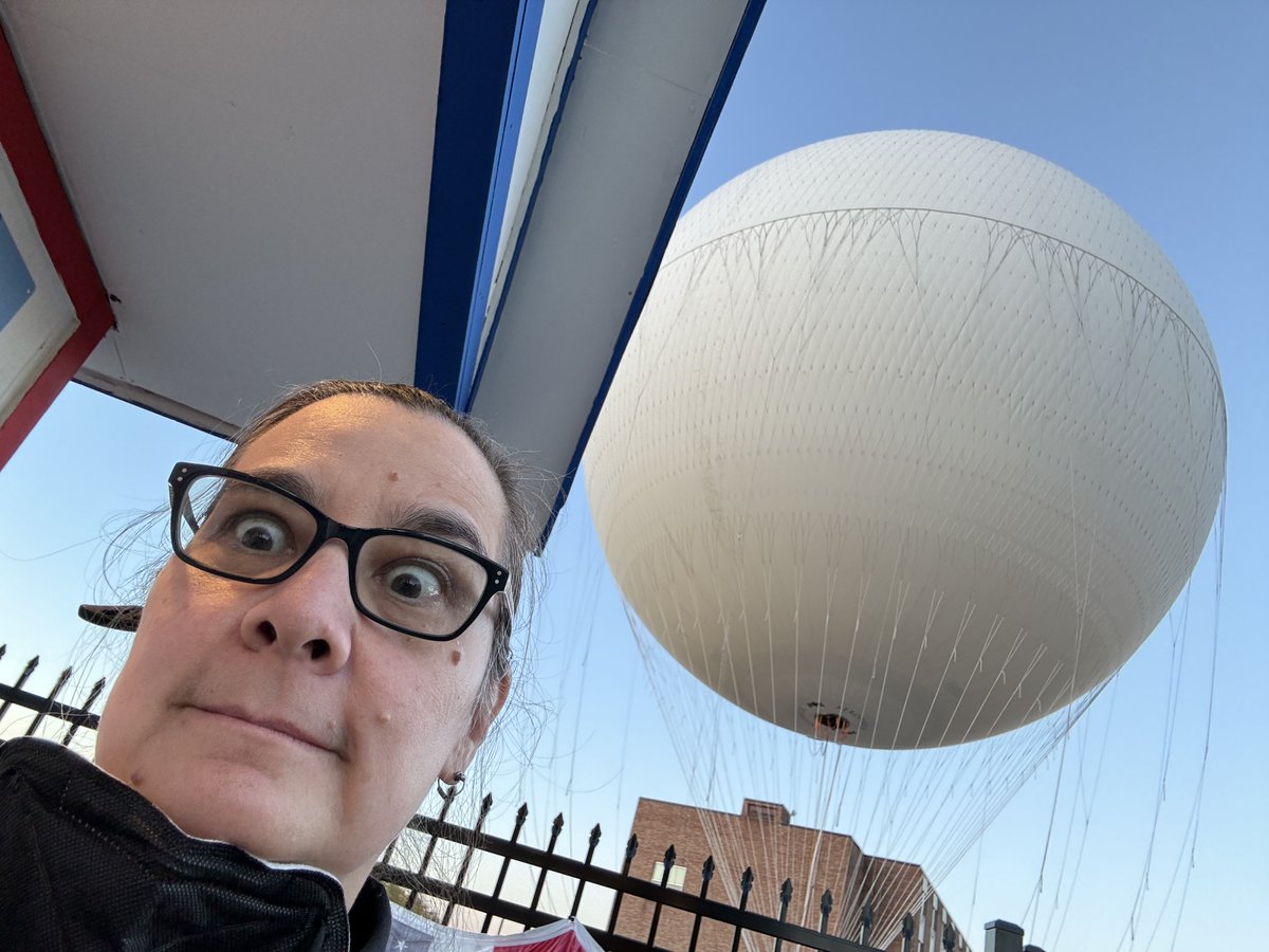 ceciliatan's tweet photo. Went up in the ballloooooooooon to see Niagara Falls

#wfc2024
#worldfantasycon https://t.co/U7Ly5mQR50