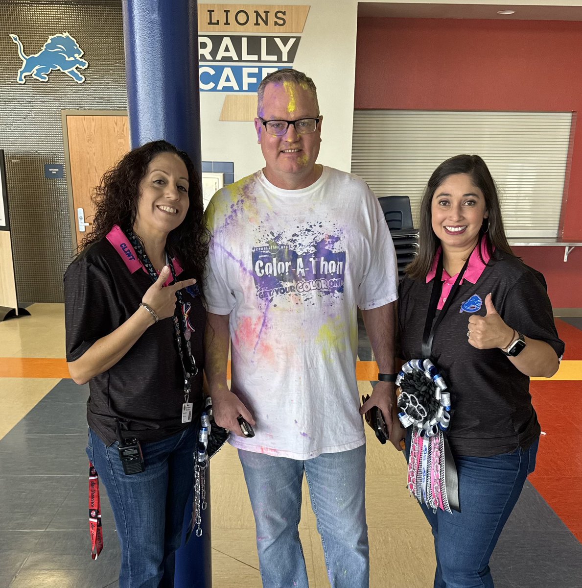 Mesquita_CHS's tweet photo. Is it really a homecoming pep rally if our Mighty Lions principal doesn’t get color blasted?? 🦁
Awesome way to end our homecoming week! 🏈💙🤍
#CHScolorrun #CHSHomecoming #WinTheDay https://t.co/OA3dBFLPEq