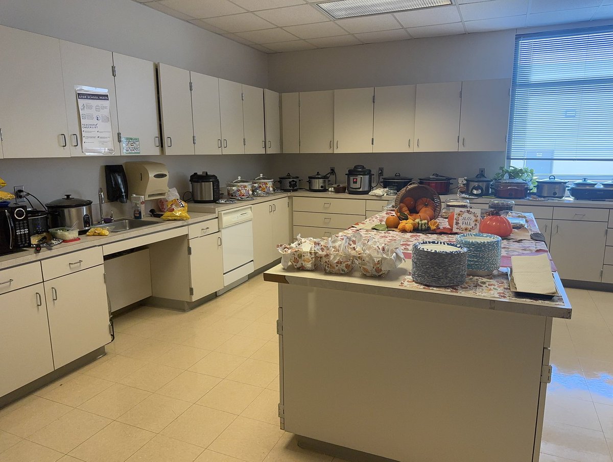 Nothing brings people together like good food and great company! We had a blast celebrating “Crocktober” with a yummy crock pot lunch. From soups to stews and everything in between, it was all about sharing our favorite meals and enjoying time together as a team. #CommunityWorks