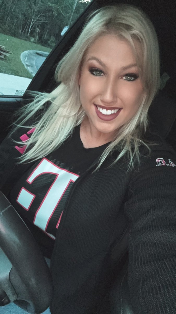 Chamber meeting this morning with Breast Cancer awareness focus, which  they had the step one auto vehicle to sign. I signed in silver to represent my mom who overcame breast cancer this year. 💕💕