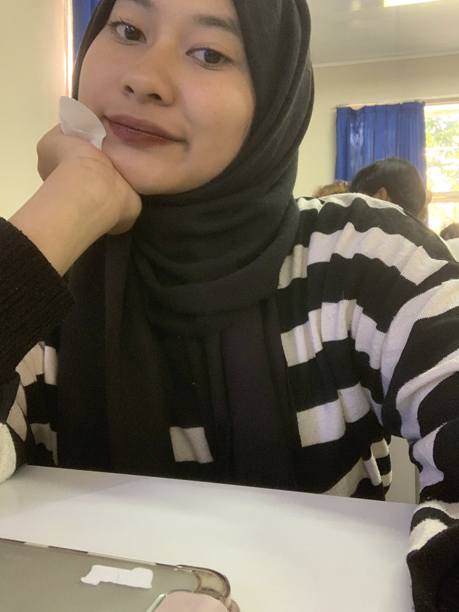 anotheruji's tweet photo. Aku tiap kelas: https://t.co/pKmpE5O4q1