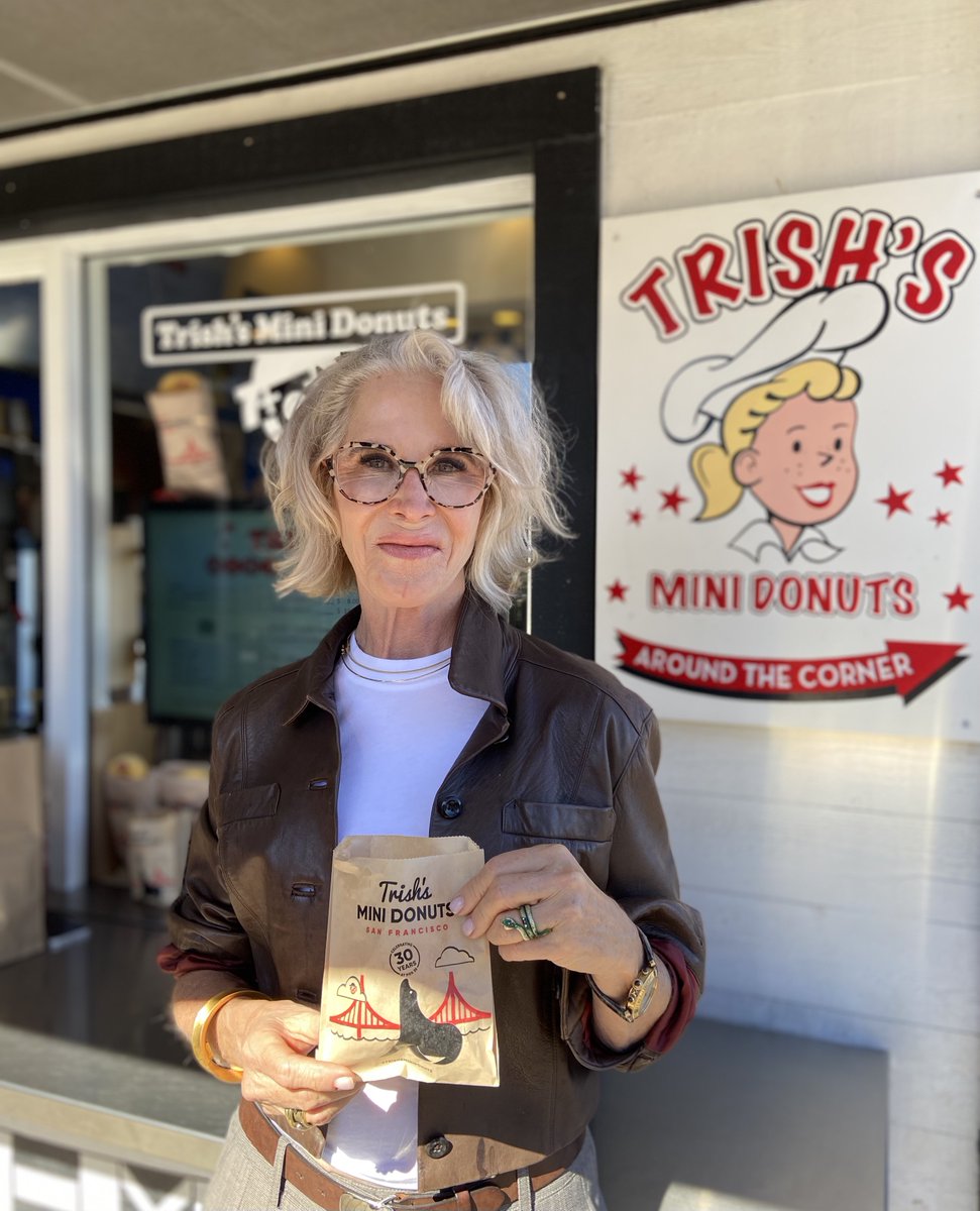 PIER39's tweet image. ✨Cheers to 30 years of Trish's Mini Donuts!✨
Trish Conklin and her iconic mini donuts have been stealing the show at PIER 39 since 1994. Join the celebration on Saturday, October 19th from 12-4pm at PIER 39 across from Trish's storefront for games, prizes, and fun. 🎉