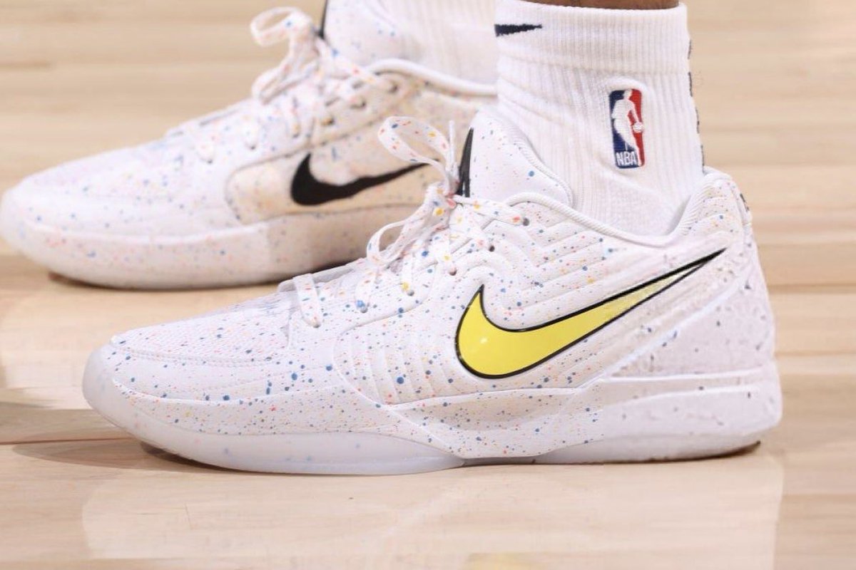 SoleRetriever's tweet photo. New Nike Ja 2s for @JaMorant tonight 👀 https://t.co/sf8cyi6G9W