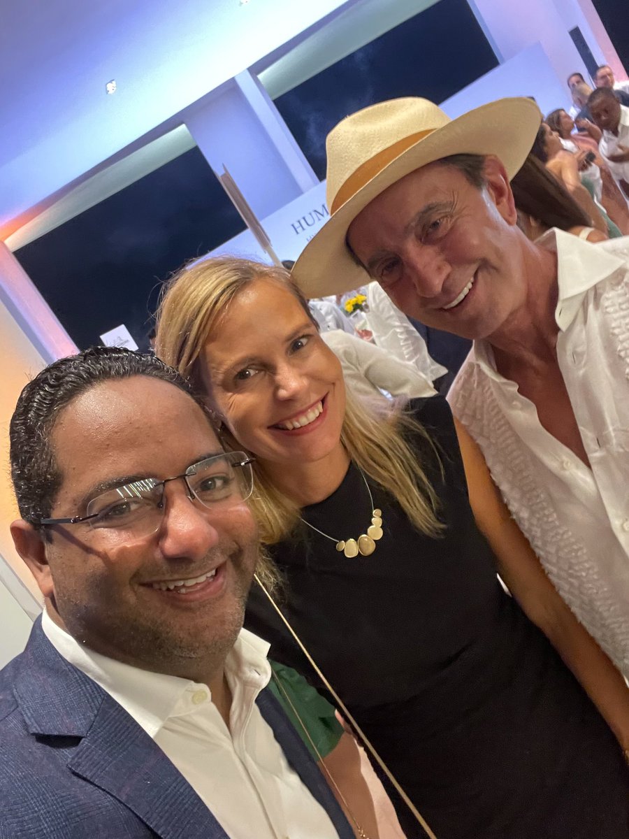 GermanAmbDR's tweet image. #Alemania es uno de los mercados más importantes de exportación del #tabaco dominicano y la feria #Intertabac en #Dortmund 🇩🇪 es la más grande del sector. Presente en “Humos en la ciudad” en el nuevo @HyattCentric.
🇩🇪🇪🇺🤝🇩🇴