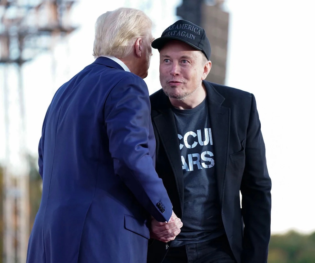 ElonLoveMarvin's tweet photo. Let's take a moment to reflect on the whirlwind of activity Elon has been up to over the last fortnight:
he kicked things off by attending a speech from Trump, followed by the Tesla We, Robot event, and even launched a rocket into the sky!
After that, he hit the road, delivering personal speeches in support of Trump at various venues.
And just when you think he couldn't be more fascinating, he unwinds by playing games for sheer enjoyment.
This free-spirited maverick truly knows how to captivate us all.
@elonmusk , I can sense your passion for Diablo VI shining through!😘