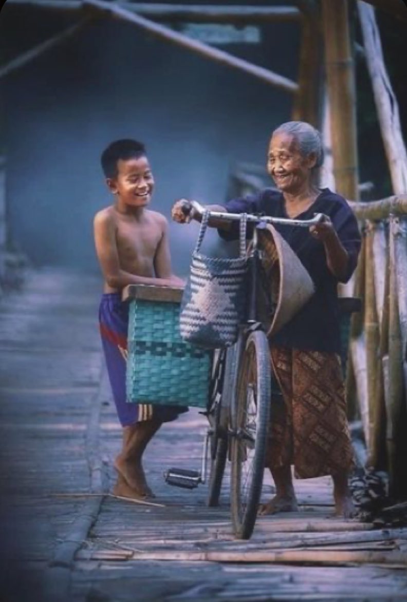 ︎
Semua orang yang kamu temui, punya sesuatu untuk memberimu pembelajaran.

Semua orang. 
︎ ︎