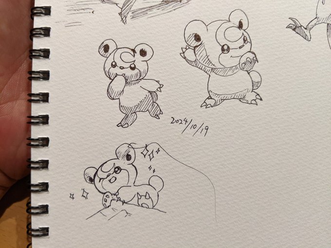 ヒメグマ 三日月の模様は和風な世界観の金銀にピッタリやね 見た目まんまクマだからぬいぐるみ感出てて可愛いと思う カキカキ。 