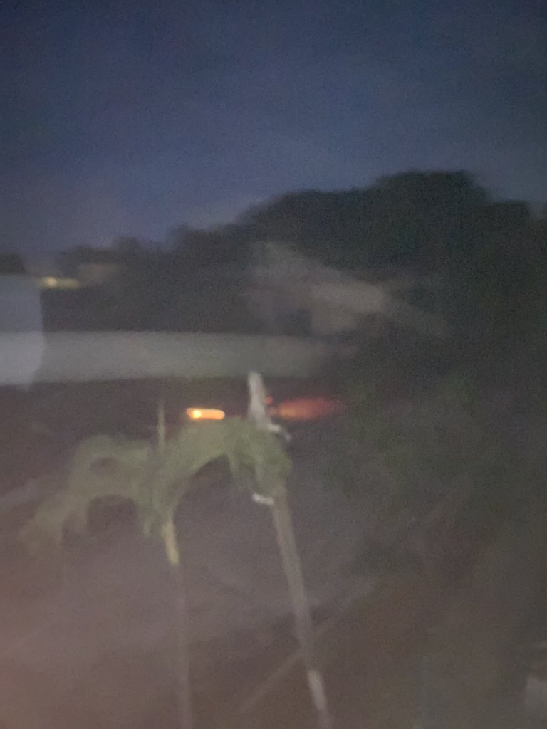 EugenioMtnez's tweet photo. Ahora no tenemos electricidad. Es muy difícil e incómodo. Pero estamos seguros que el esfuerzo de todos, en especial de los eléctricos restaurará el sistema. En mi barrio la gente se puso a jugar dominó en la esquina porque confía. #UnidosXCuba #Cuba https://t.co/xhkruQQQAn