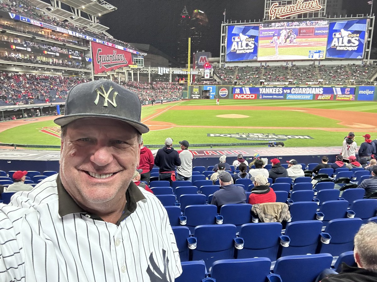 garyschoch's tweet image. Question for @Yankees fans - what do I do with this towel? #yankees #ALCS