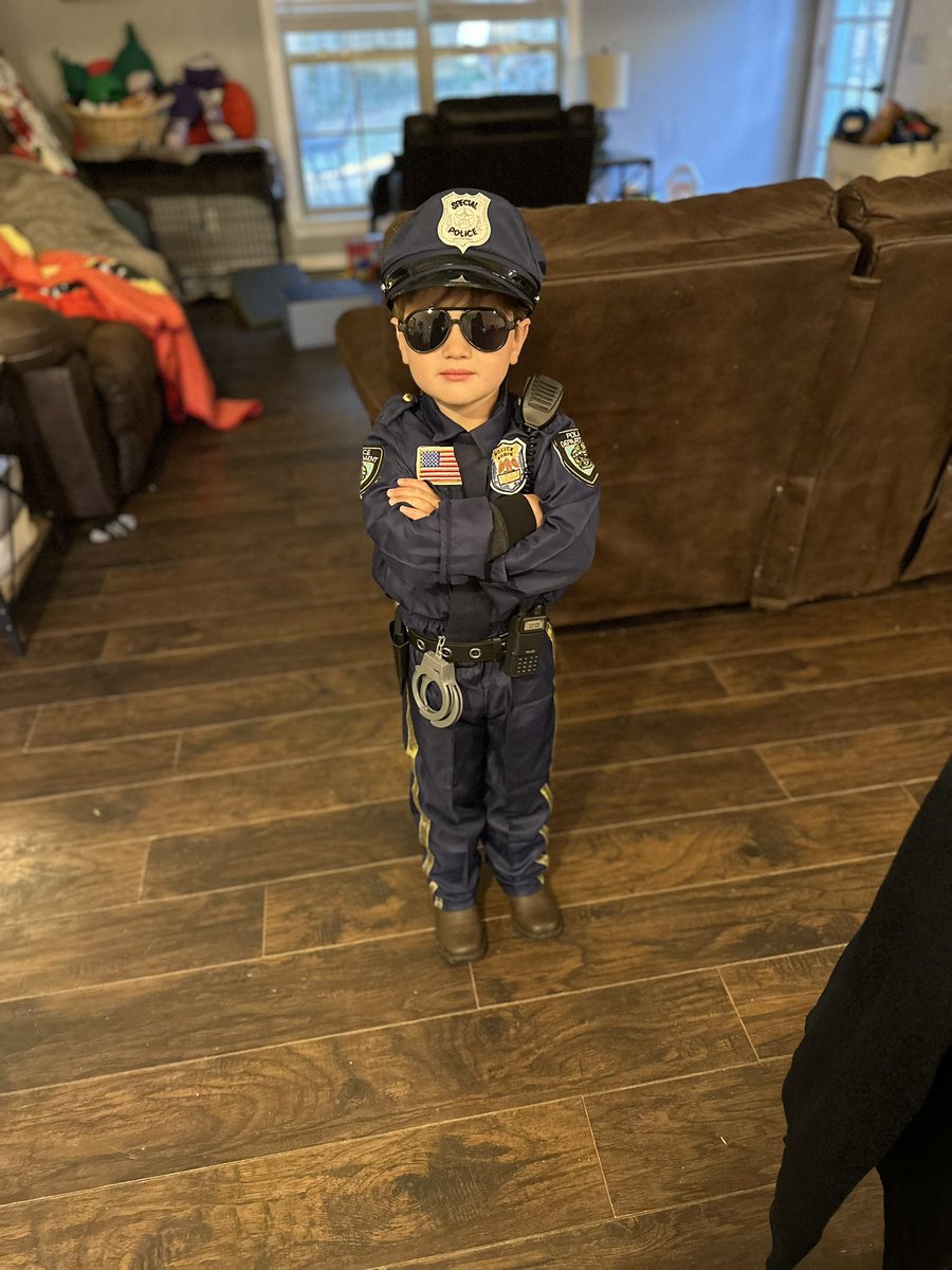 RGPrice5150's tweet photo. @OfficialOPLive Officer JC getting ready to patrol Halloween. Sharp! https://t.co/lcCDSfxK0z