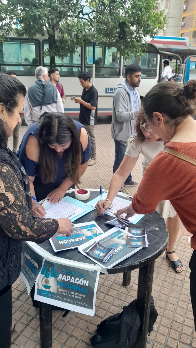 launiontucuman's tweet photo. Tucumán se suma al "Foro Multisectorial contra el Tarifazo": hoy en Plaza Yrigoyen!
Mañana: Tafí Viejo!

#tarifasjustas
#noaltarifazo 
#ApagonNacional https://t.co/yghxEWIzQd