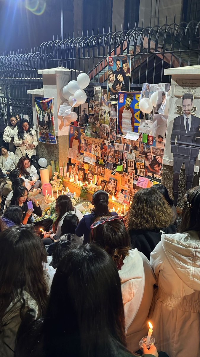 Gracias a todos los fans bolivianos de #Liam_Payne que vinieron a la Embajada 🇬🇧esta noche para celebrar su vida.

@ukinbolivia <a href="/LiamPayneBol/">Liam Payne Bolivia 🇧🇴</a>