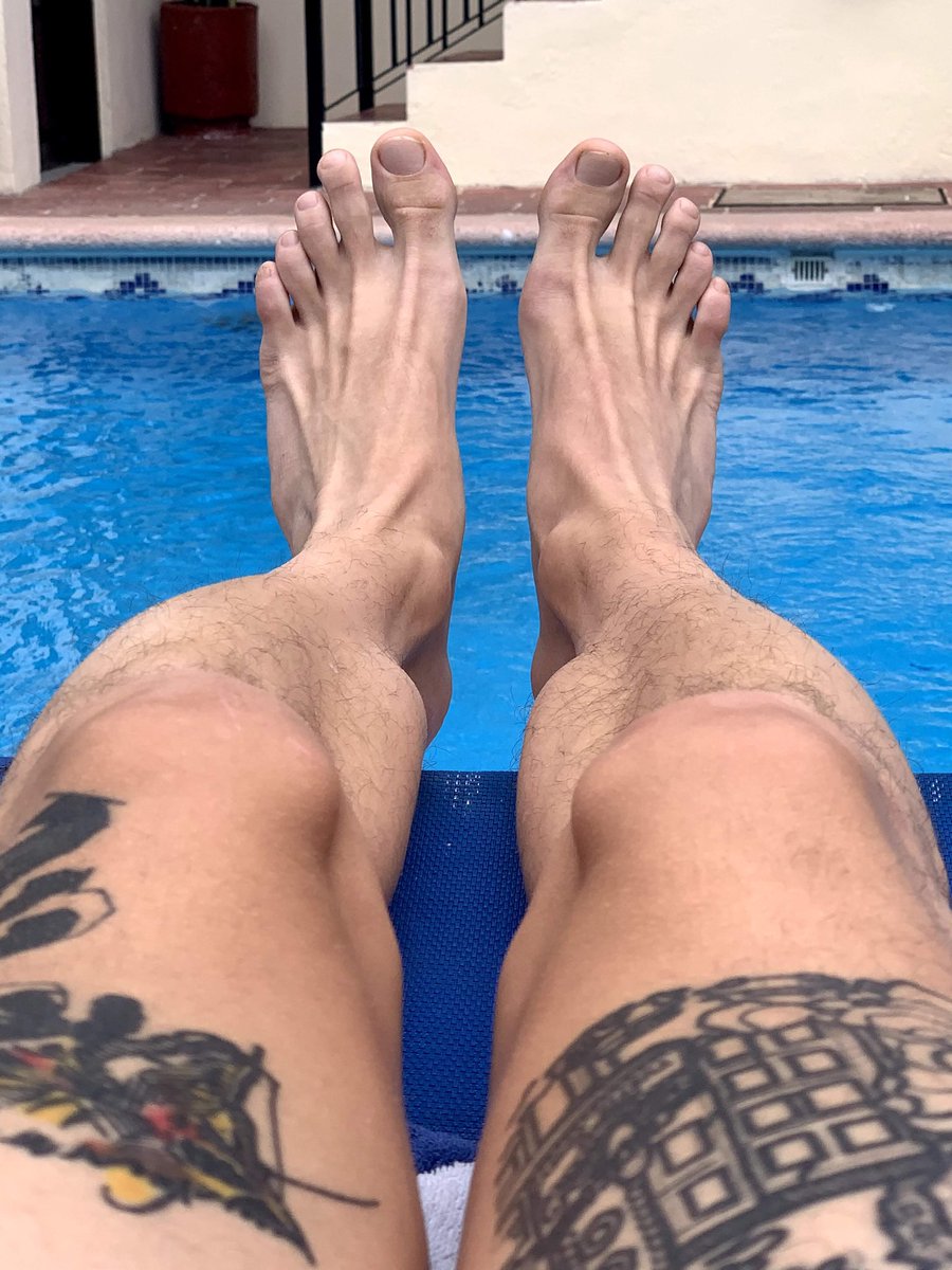 ExhibdudeQC's tweet photo. Hey pigs. DM’s open for custom content, used socks, jocks, and more 😈🐷🦶

#paypigs #feetfindom https://t.co/VMr3inzuJ6