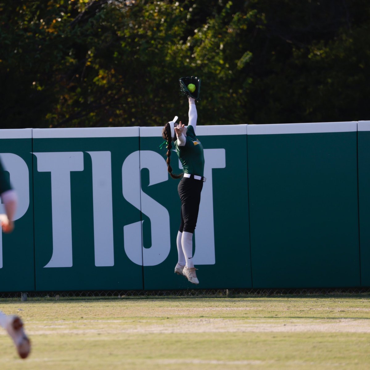 OBU_Softball's tweet photo. It appears we are in mid-season form already 😎 #FallBall https://t.co/jUhzULc6E1