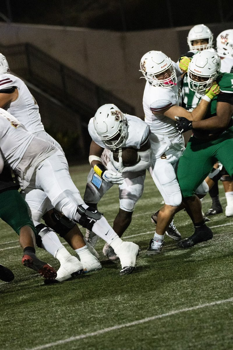 axelolander11's tweet image. Every run, pass, and point scored is a reflection of our O-line. Proud of my Lion brothers on the line! Let’s go Offense‼️#onebloodfootball @NinivaNicholson @DanielTuliau @JakeFlores2025 @JoshH2026 @NateLeovao760 @pat_harlow @CoachRickVichot @vscwintoday @KianpourKyle @MissyShots…