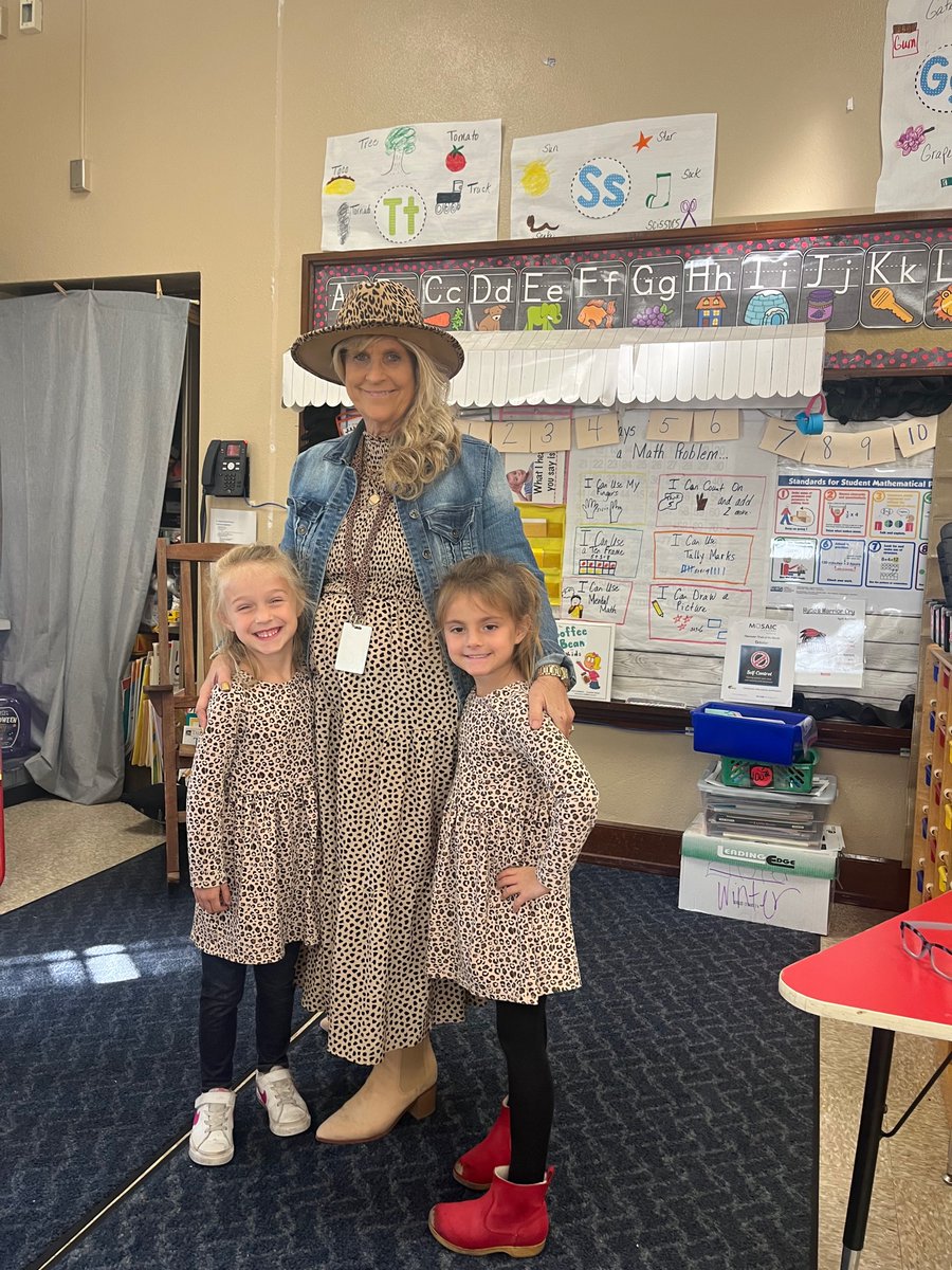 bswallner's tweet photo. In our animal print era!🐅 @HydeKindergart1 @HydeElem @HydePrincipal #BentonHomecoming #MissionPossible #GoWarriors https://t.co/CqE5Lr2sG1
