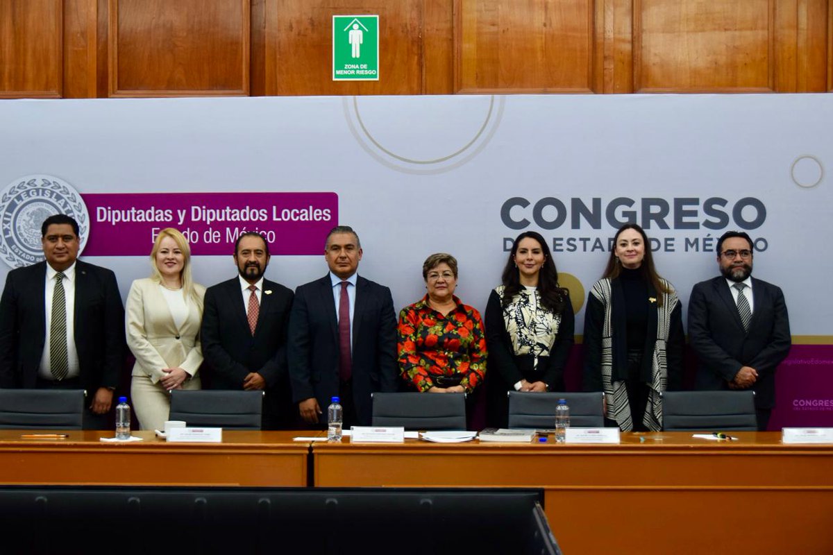 ContraloriaGEM's tweet photo. #Hoy | Hilda Salazar Gil, Titular de la ContraloríaEdoméx presenció en el @Legismex, la instalación de la Comisión Especial de Seguimiento del #PDEM 2023-2029, cuyo eje1: “Cero corrupción y gobierno del pueblo y para el pueblo", reafirma nuestro compromiso con #ElPoderDeServir. https://t.co/vSACwwKvxR