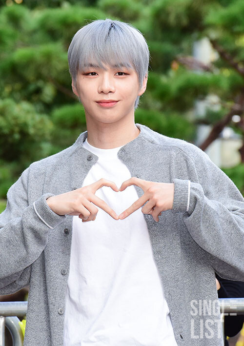 KDramaHandle's tweet photo. The top 10 boy group individual brand reputation rankings for October 2024:

1. #ASTRO's #ChaEunWoo
2. #WannaOne's #KangDaniel
3. #BTS' #Jin
4. #BTS' #Jimin
5. #EXO's #Baekhyun
6. #BTS' #Jungkook
7. #WannaOne's #ParkJiHoon
8. #Seventeen's #Jeonghan
9. #NCT's #Doyoung
10. #RIIZE's #WonBin
