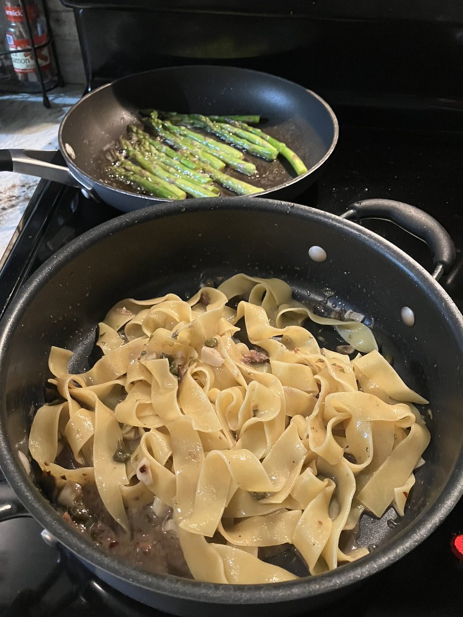 TimLewi53640836's tweet photo. Pappardelle with anchovies and capers. Sautรฉed asparagus. #twittersupperclub #fridaynightsupper #fastfood https://t.co/7532KYd3oP