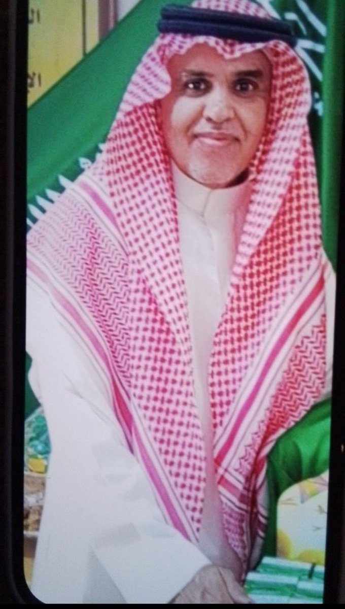 Saud_9u's tweet photo. هذا الشخص الي مسمي نفسه ابو دانتي طبعا الكل يعرف انه من خارج المملكه وهو شخص ملحد قام بنشر صور شخص مالهم علاقه بالموضوع وهو سعود العنزي الي خلفيته خضرا اتمنا من الجهات المختصه اتخاذ اللازم مع هذي التوعيه #اغتصاب_يتيم_مدرسه_العليا https://t.co/B69zqGxndD
