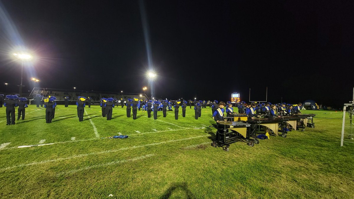 WWMTsPhotogRay's tweet photo. In Mattwan now as the Wildcat Marching Band takes the field for halftime. At the half Mattawan lead K Central 21 - 14 #FootballFever @APepperWWMT @wwmtnews https://t.co/8stRsjH4yT