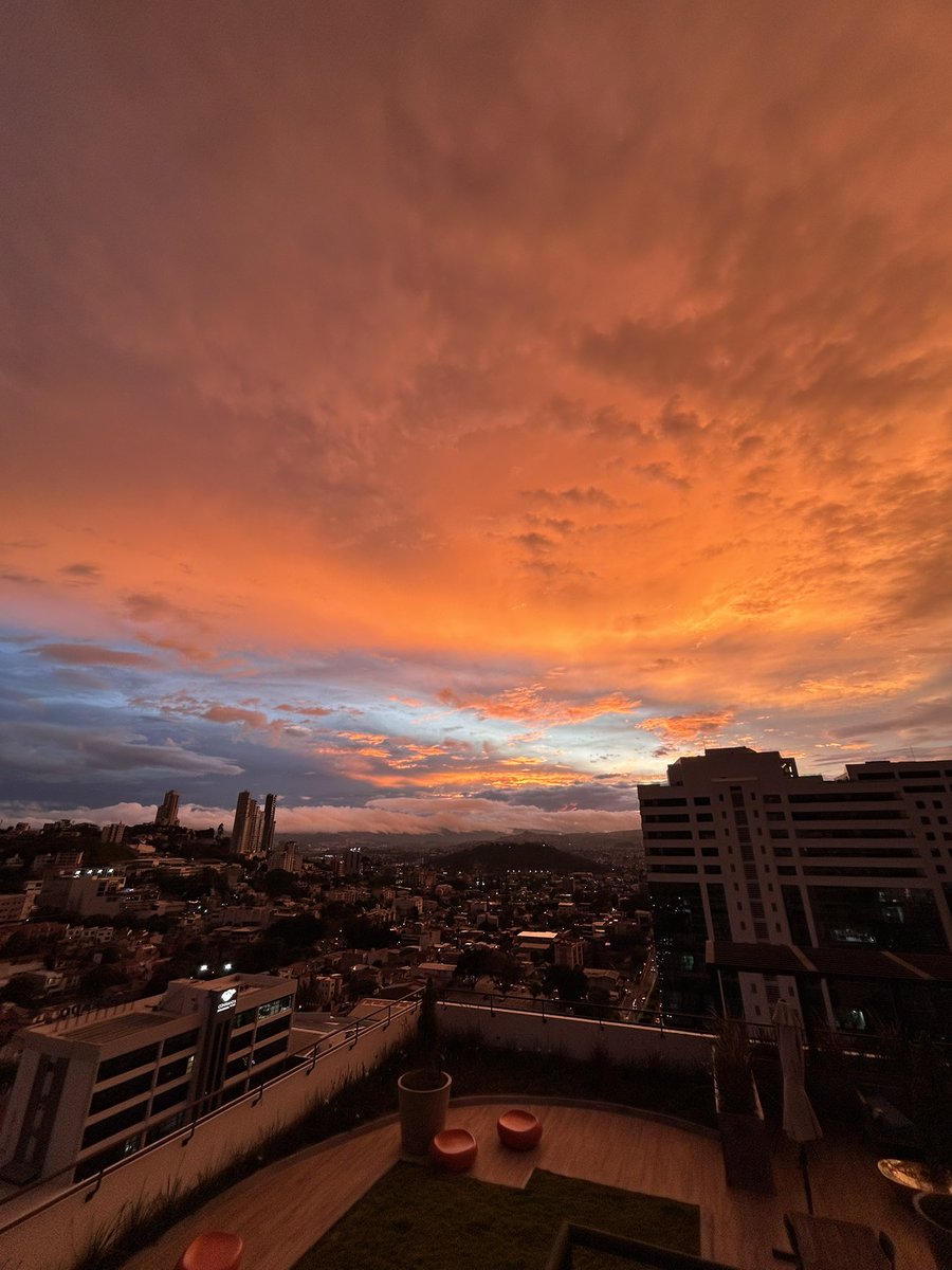 atardecer  de octubre en Tegucigalpa 🌆🤎