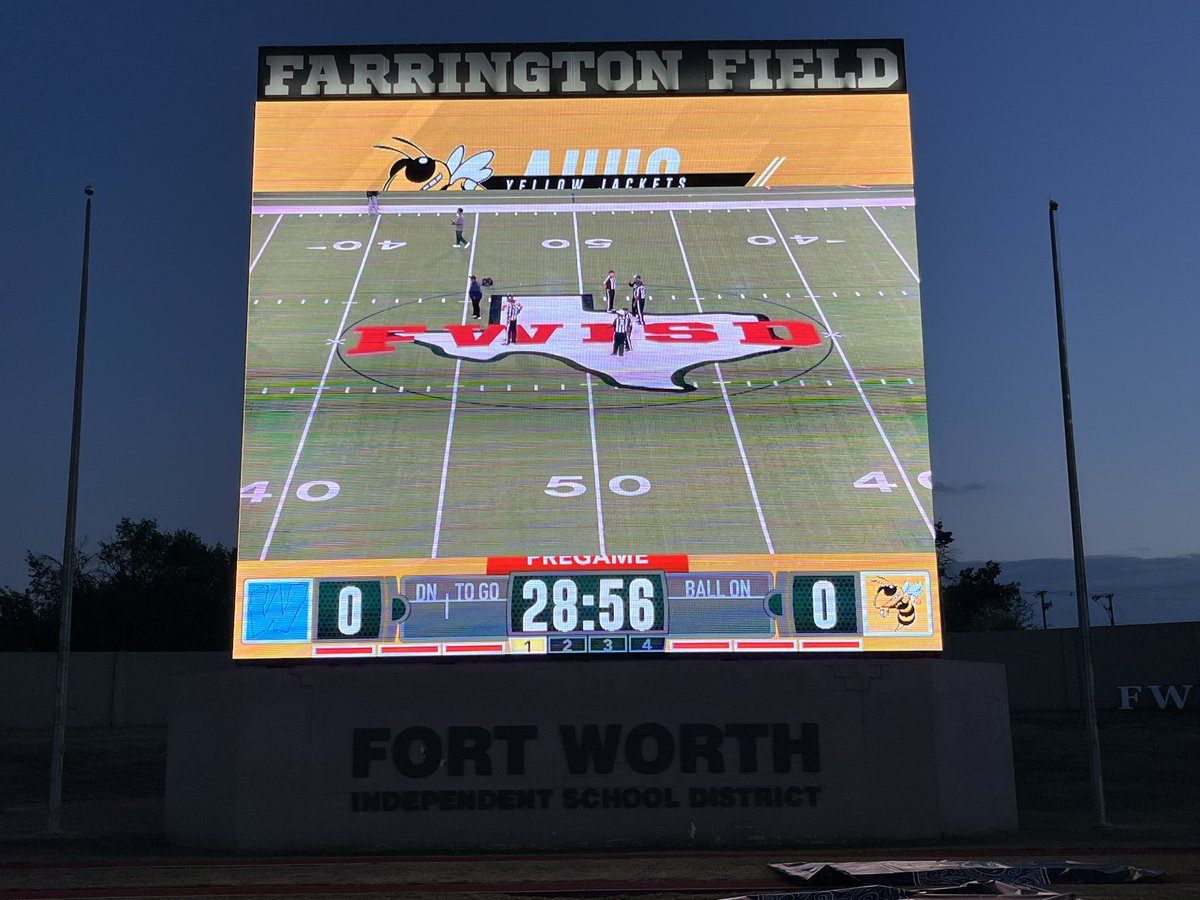 #K104FridayNightLights 
WEEK 8️⃣

O.D. Wyatt #OSCARDEAN 
🆚
Arlington Heights #AHHS

#TXHSFB #DFW