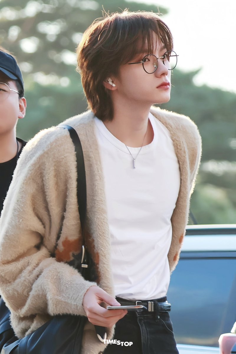 timestop0904's tweet photo. 241019 ✈️🍂

#BOYNEXTDOOR #보이넥스트도어 #성호 #SUNGHO #박성호 https://t.co/UbfWJXPsxE