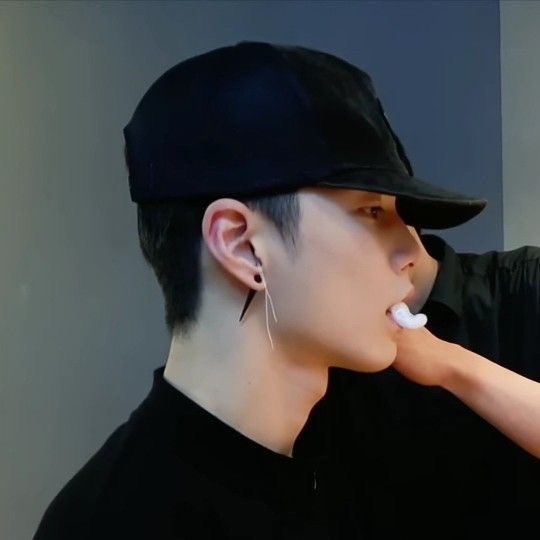 seunghan sempre foi para nós latinas, pois digo que não é todo homem coreano que sustenta um cabelinho na régua não 

#BringBackSeunghan
#RII7E_Or_NONE
#SMSupportsBullying