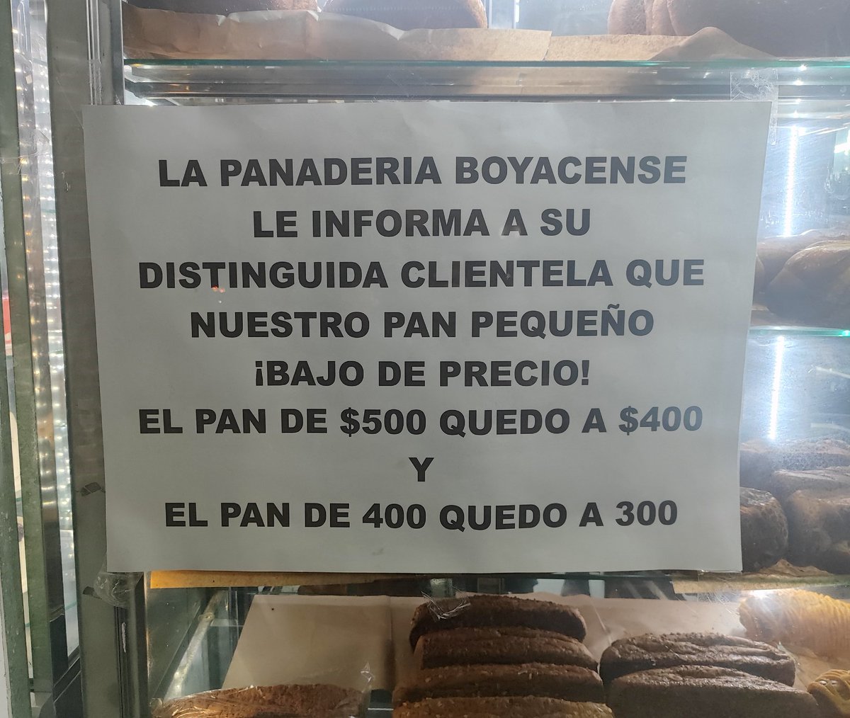 Y los incrédulos decían que no vamos a #VivirSabroso #GraciasPetro Pan pal pueblo carajo ✊🏽🍞