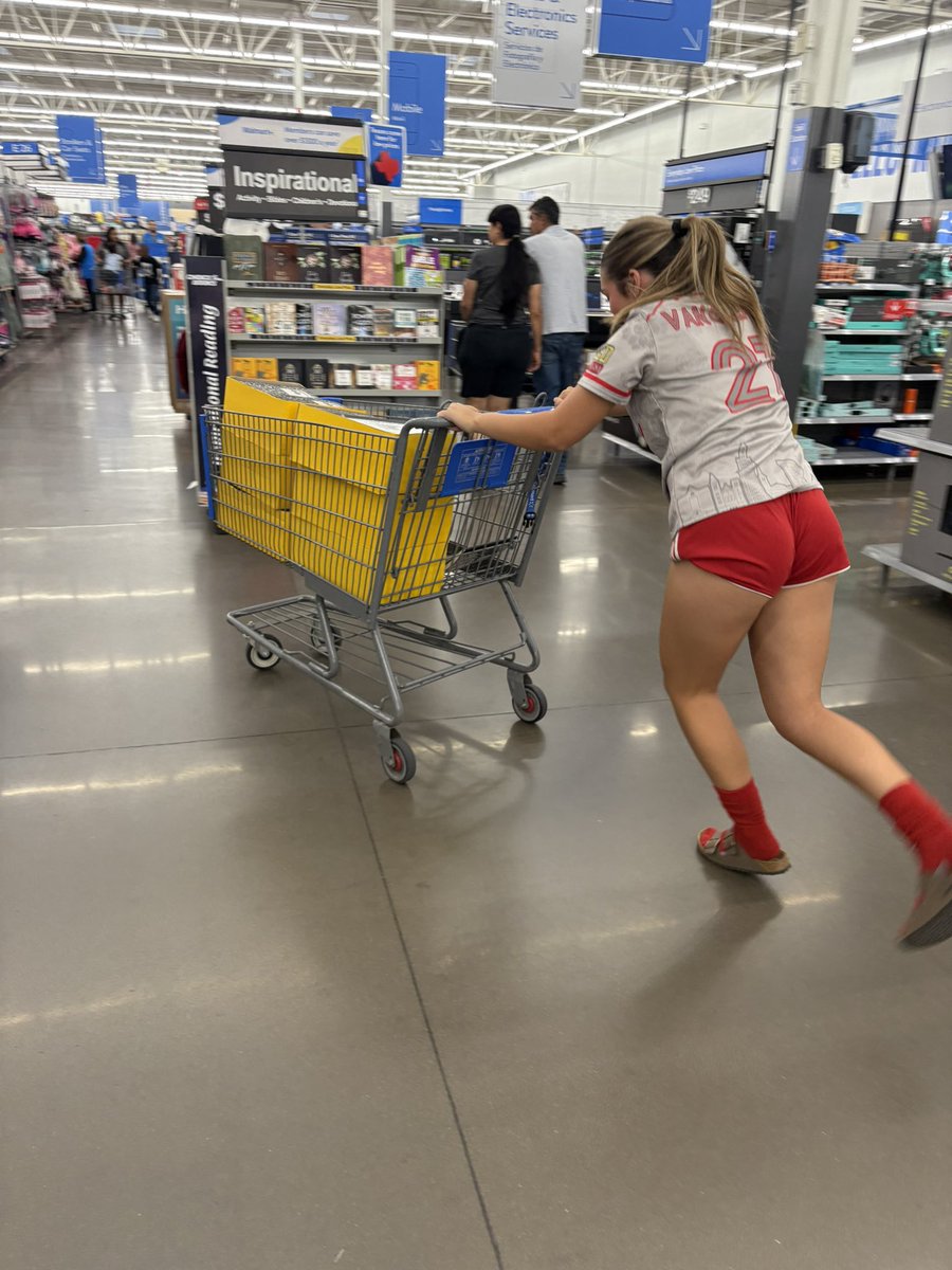 Lgrew_JCE's tweet image. When composition books drop to ten cents, you enlist your teenager to help you get enough for all the teachers in your grade level 🤣🤣🤣 #fifthgrade #ALLIN #herdpower