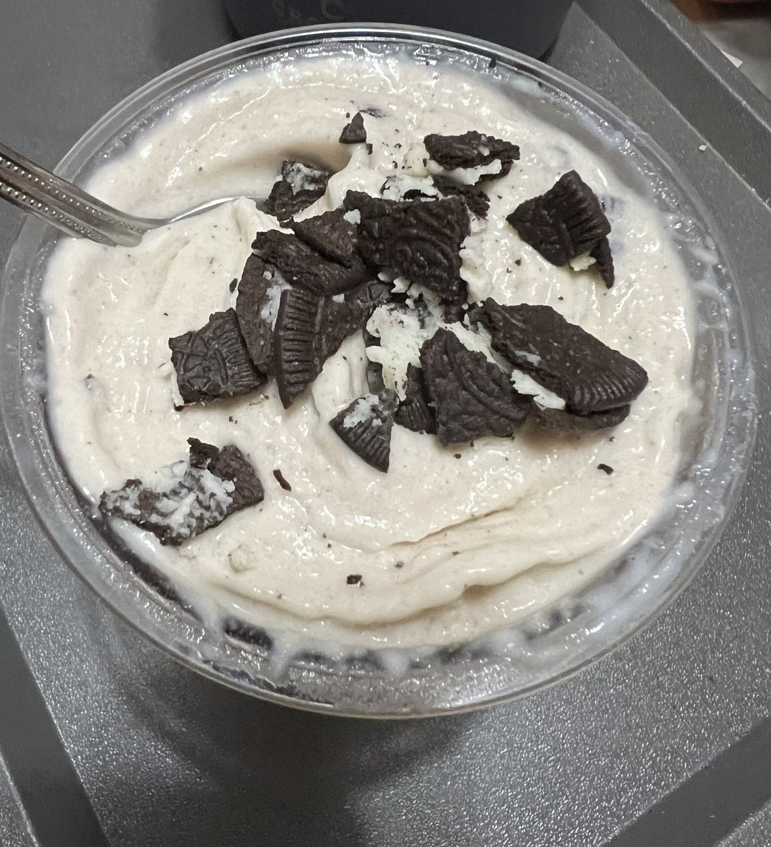 BasicDoes's tweet photo. Homemade Protein Oreo cookies and cream ice cream with my Ninja Creami! ☺️ Super stoked to mess this up. [45g of protein, 11g of fat, 35g of carbs, 455 cals] https://t.co/MAiFN9btY2