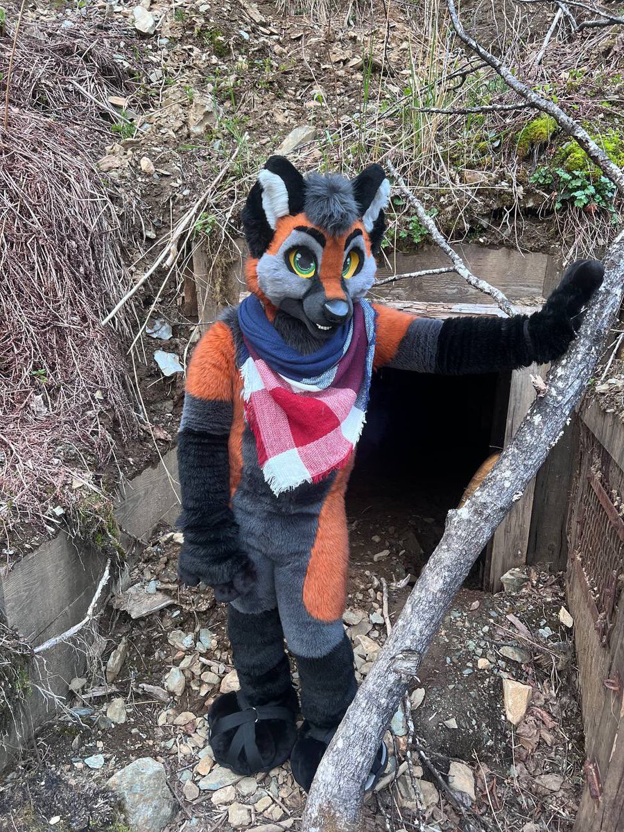 Found a mineshaft! Follow me it’s totally safe!~
 #FursuitFriday