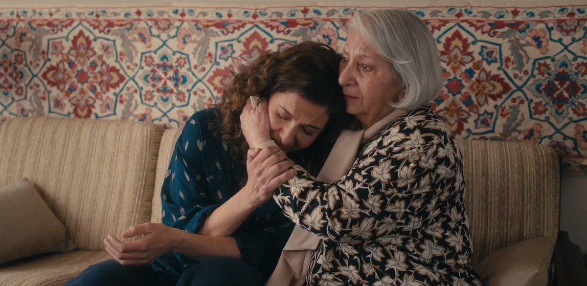 Wyvernhood's tweet image. #WhataFeeling — รักครั้งใหม่ในวัยกลางคน เรื่องของเกย์ขาประจำบาร์ที่ปกปิดตัวเองจากครอบครัว กับคุณแม่ที่เพิ่งหย่าสามีและค้นพบตัวตนใหม่ เขินมวนท้อง อบอุ่นใจ เป็นรอมคอมที่เล่าลงน้ำหนักประเด็นจริงจังได้ดี เรื่องเควียร์ในอิหร่าน ผู้อพยพ และรอยร้าวในครอบครัว ชอบมาก #NewFest36 #ดูแซฟฟิค