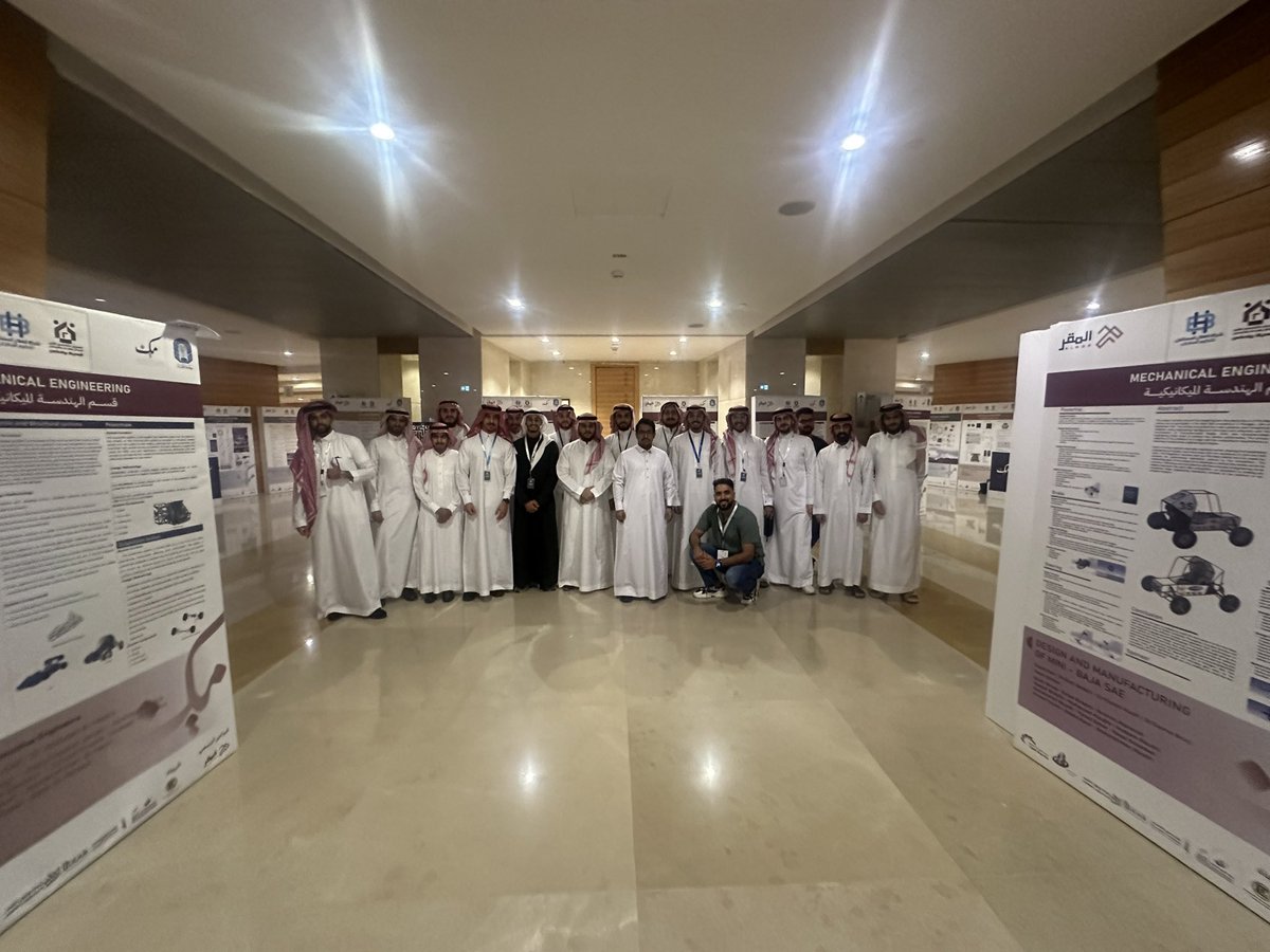 Bbedairi1's tweet photo. مشاريع طلاب كلية الهندسة في جامعة طيبة تتواجد في معرض بيلدكس، ويثبت المهندسون حضورهم لرفع اسم الجامعة بجودة عملهم ونشر علمهم. التزامهم بهذا المعرض وتخصيصهم الوقت وعرض مشاريع تخرجهم مصدر فخر.
هذه المعارض لاقتناص فرص التوظيف والتدريب والدعم في المستقبل. https://t.co/oruALtDFTv