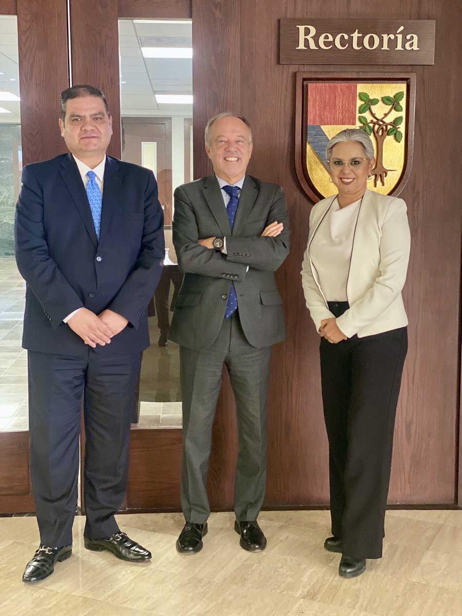 Felices de recibir al Dr. Ricardo Alonso, Decano de la Facultad de Derecho de la <a href="/unicomplutense/">Complutense</a>, quien además de venir a impartir clases a nuestros alumnos de Doctorado, dialogó con nosotros sobre futuros proyectos en conjunto. <a href="/derechoup_gdl/">Facultad de Derecho UP Guadalajara</a> <a href="/UPGdl/">Universidad Panamericana Guadalajara</a>