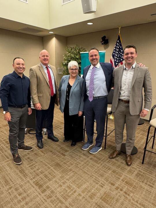 Scarpinato's tweet photo. Great to have the opportunity to talk with 5 generations of Arizona Gubernatorial press secretaries today at @AZCivicLeads. Somewhat of a group therapy session, spanning several decades and both political parties. #AZhistory https://t.co/x6dePJNCNc