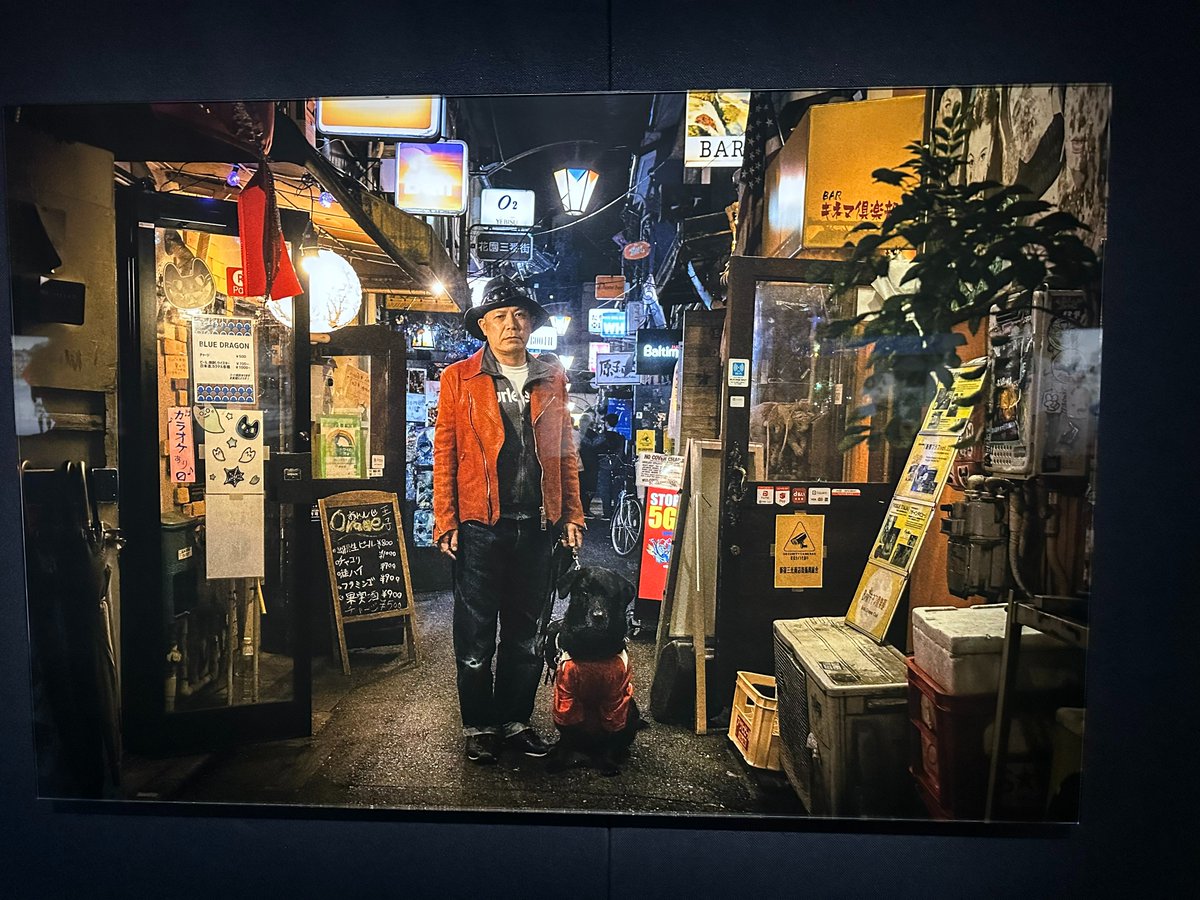 otomo_inc's tweet photo. 代表たかみちです。
先ほどポストした鶴巻育子写真展「ALT」の個人的に気に入った視覚障害者の方を撮られた写真です。写真説明はALTをご参照ください！ https://t.co/ZyCS4QVVdF