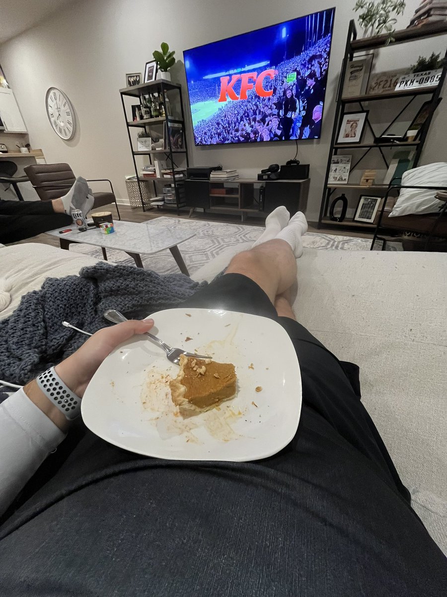 JakeyFMYL's tweet photo. @BFW I know you’re in the club, all cool. But is this what pussy tastes like? https://t.co/krOVaHSCcF