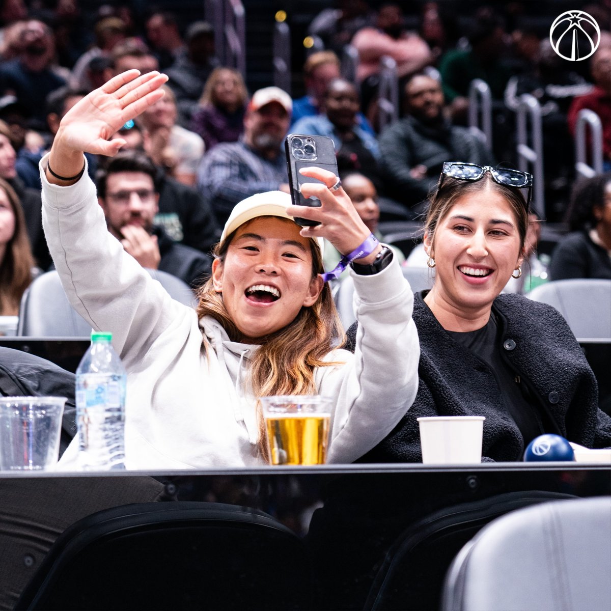 今日はワシントンD.C.に本拠地を置く<a href="/DCPowerFC/">DC Power Football Club</a> でプレイする黒﨑優香選手がチームメイト達と共に観戦に来てくれています⚽️ 来場ありがとうございます🙌

#ウィザーズ｜<a href="/yuuka_kurosaki/">Yuuka Kurosaki／黒﨑優香 🇺🇸女子サッカー選手</a>