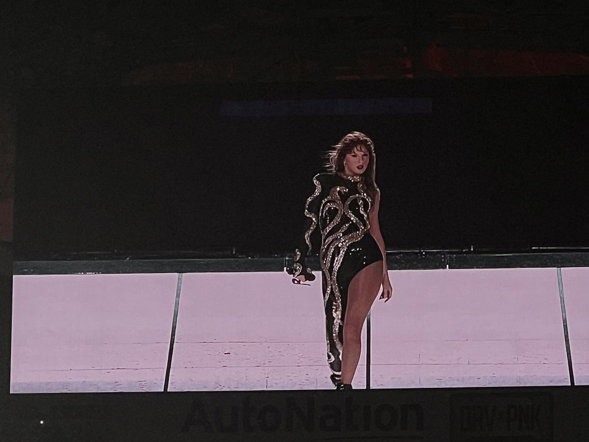 corneliastkatie's tweet image. THIS IS NOT A DRILL