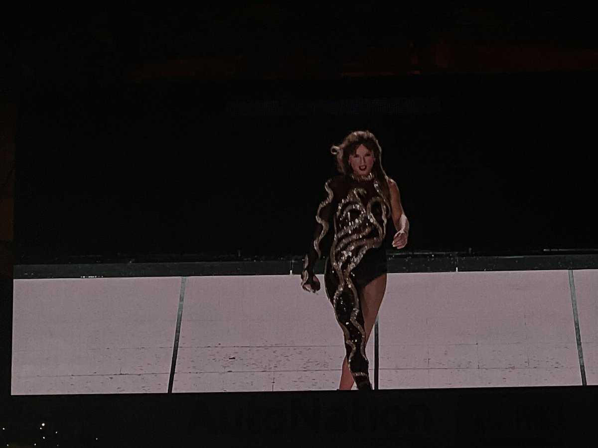 corneliastkatie's tweet image. THIS IS NOT A DRILL