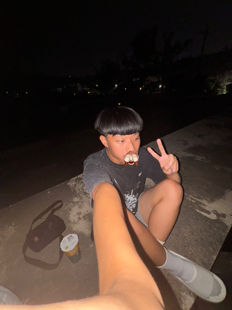 sha___ne06's tweet photo. 今晚誰要跟我睡 #高雄 https://t.co/kt8EHeRmXp