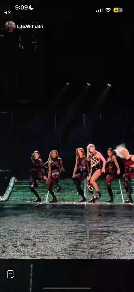 LaPuercaylor's tweet image. NEW OUTFIT  #MiamiTSTheErasTour