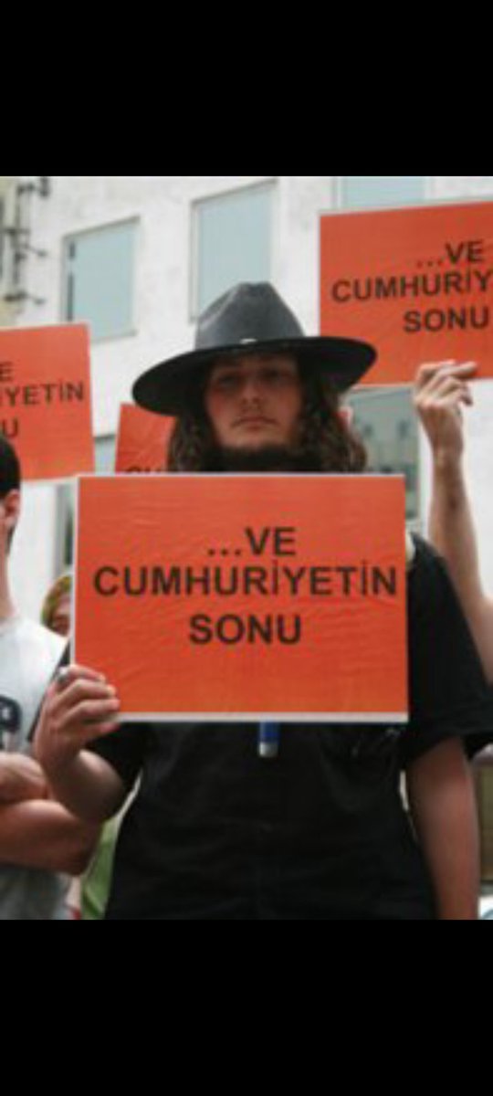 Bu pornocu zerzevat
1. Halkı kin ve düşmanlığa tahrik.
2. Cumhuriyeti yıkmaya teşebbüs.
3. Atatürk'e sürekli hakaret.
4. Halkı yanıltıcı bilgiyi alenen yayma.
5. Yalan beyanda bulunup yanlış bilgi yayma
Hepsini yaptığı halde neden gözaltına alınmıyor.
#FurkanBolukbasıTUTUKLANSIN